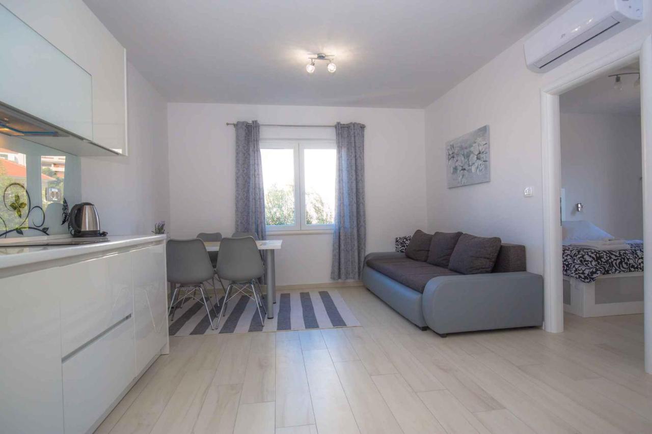Apartments In Rogoznica 40364 Buitenkant foto